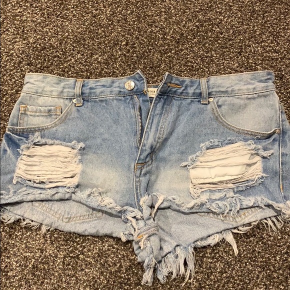 Distressed jean shorts - Picture 1 of 2